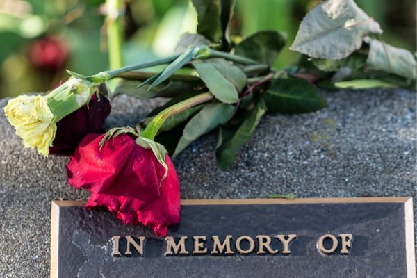 comment personnaliser une plaque funéraire