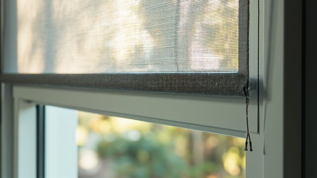 Moustiquaire pour fenetre en fibre noire